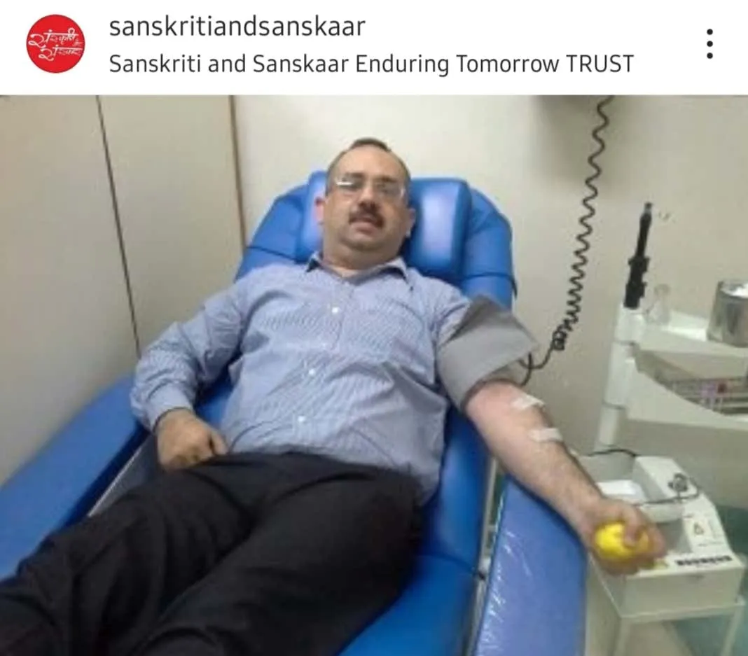 A calm moment mid-donation