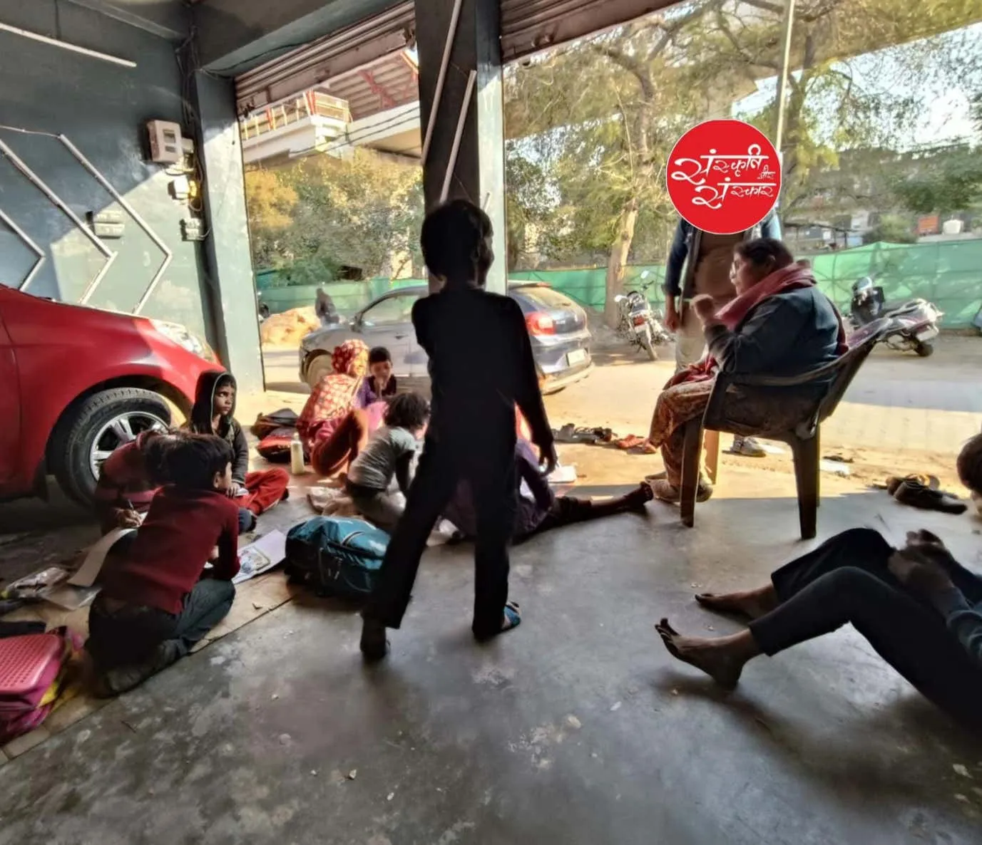 A community lesson held wherever space allows