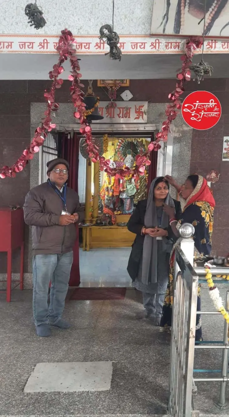 A quiet moment at the temple entrance