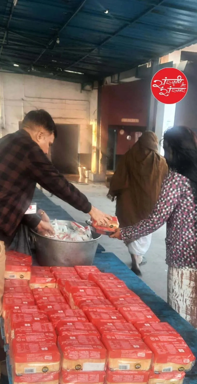 Hand-to-hand distribution of meal boxes