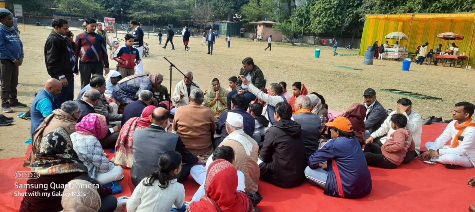 Open-ground gathering and discussion